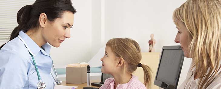 A nurse talks with a patient’s mom.